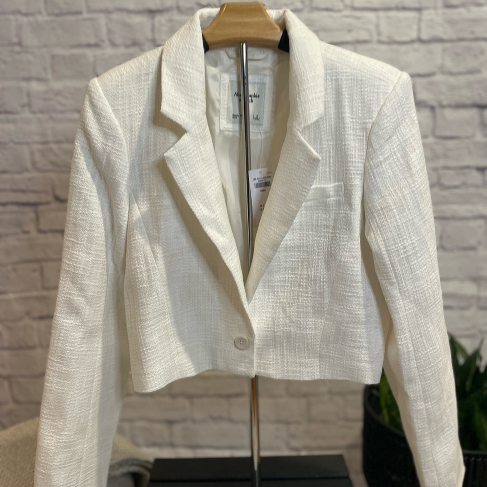 Abercrombie & Fitch White Cropped Blazer with Notched Lapel